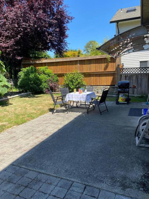Esquimalt Lagoon Life Apartment Victoria Bagian luar foto