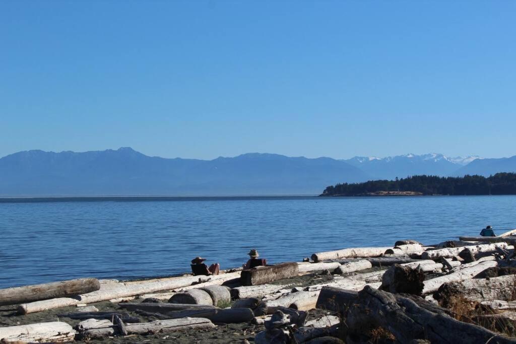 Esquimalt Lagoon Life Apartment Victoria Bagian luar foto